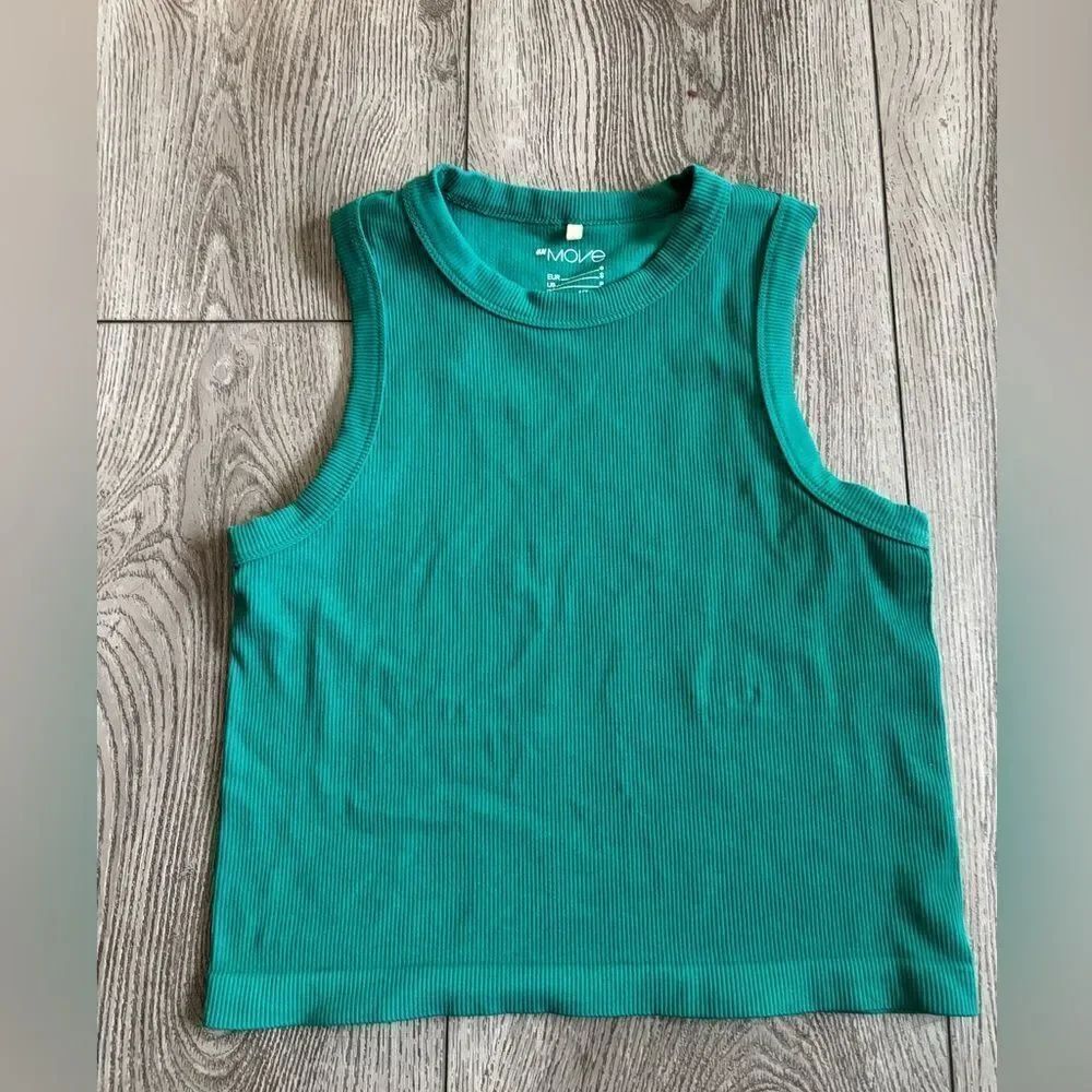H&M move woman’s  top very light used in good condition